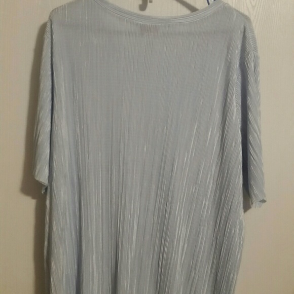 Women's plus size blouse - Picture 3 of 3